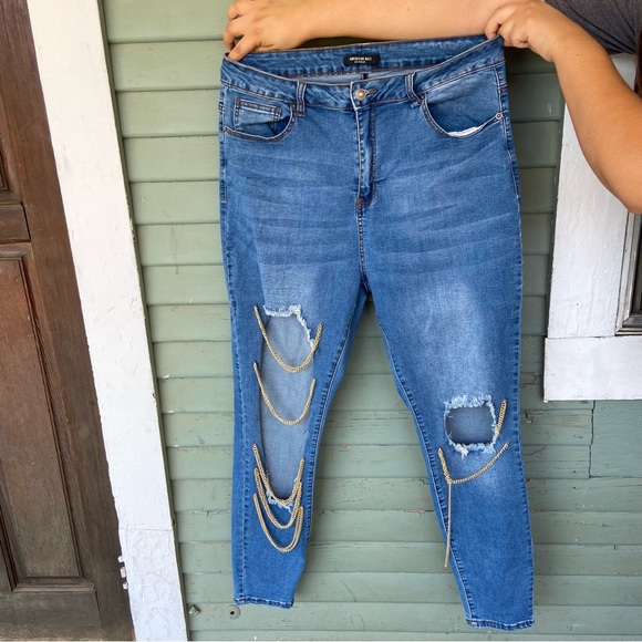 high waisted plus size jeans with chains - Picture 1 of 6